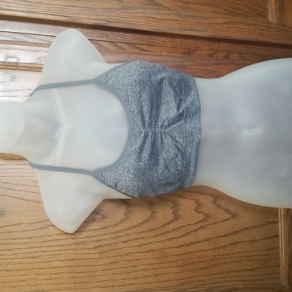 🛍Tahari Grey Razor back sport bra Large